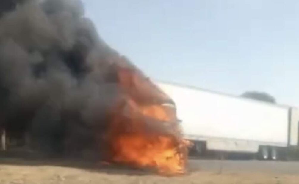 Quema de vehículos en Guanajuato (23/04/2025). Foto: Especial