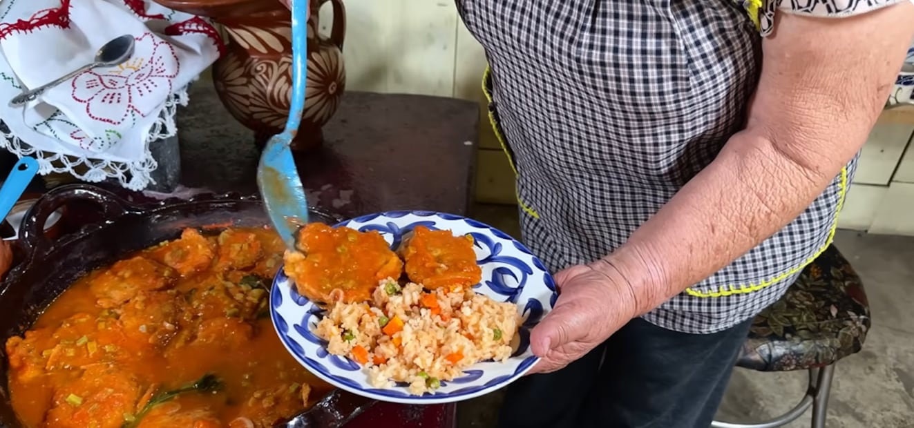 Los charales son pescados pequeños con un sabor predominante salado. Foto: Captura de pantalla / YouTube "De Mi Rancho a Tu Cocina"