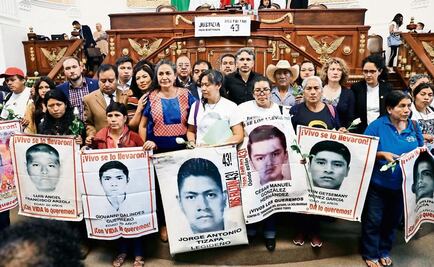 AMLO meets with the parents of the 43 Ayotzinapa students