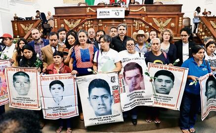 AMLO meets with the parents of the 43 Ayotzinapa students