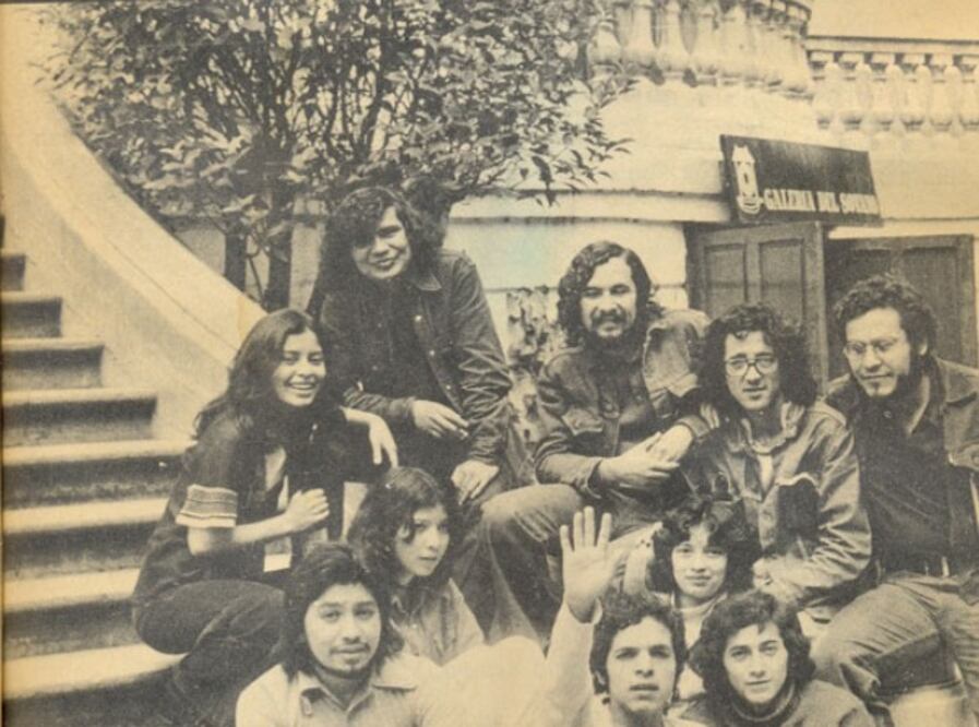 Arriba: Margarita Caballero, Mario Santiago Papasquiaro, José Rosas Ribeyro, Roberto Bolaño, Vicente Anaya. 
Abajo: Rubén Medina, Dina García, Ramón Méndez, Pita Ochoa y José Peguero. Crédito Antología poética Pájaro de calor (Ediciones Asunción Sanchís, 1976).