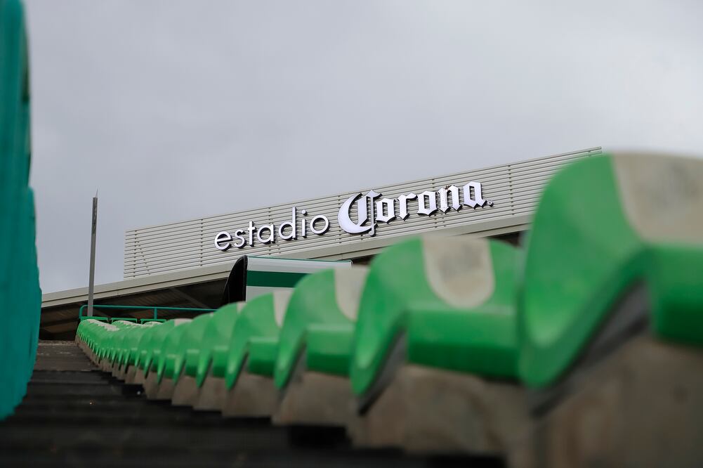 Siete personas están detenidas tras el atropellamiento en las inmediaciones del Estadio Corona a un grupo de aficionados de Rayados -Foto: Imago7