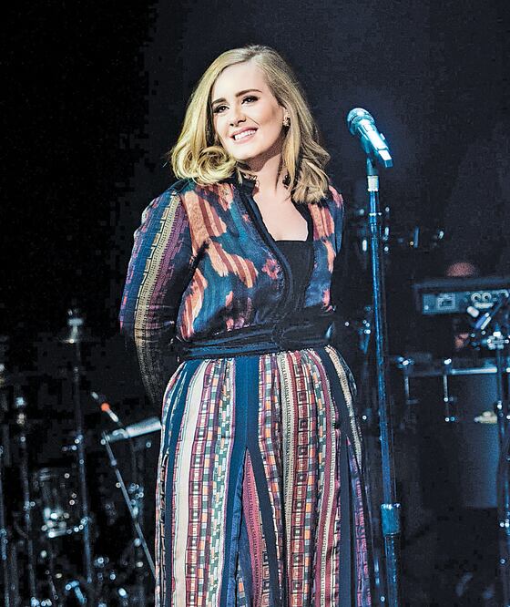 Fans de Adele se han indigando contra Donald Trump (ARCHIVO EL UNIVERSAL)