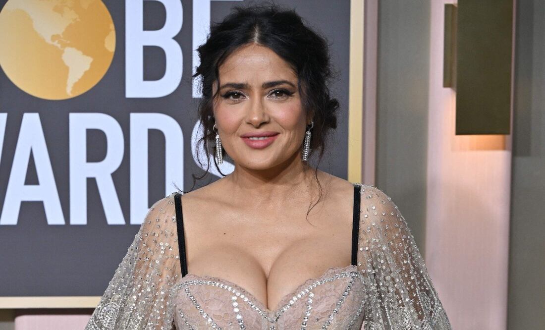 Salma Hayek fue una de las actrices mexicanas que asistió a la alfombra roja de los Globos de Oro 2023 / Foto: AFP