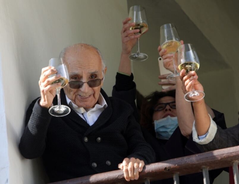 Estado de salud delicado no impide que Francisco Brines brinde por su Premio Cervantes