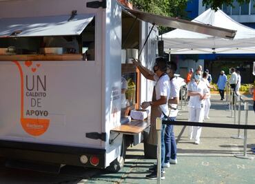 Apapachan con “Caldito” a médicos, enfermeros, familiares y más ante Covid-19