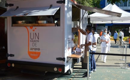 Apapachan con “Caldito” a médicos, enfermeros, familiares y más ante Covid-19