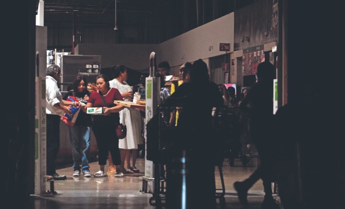 El apagón registrado en la península de Yucatán dejó sin suministro eléctrico a ciudades de Quintana Roo, entre ellas Cancún, Cozumel, Isla Mujeres y Playa del Carmen. Foto: de Elizabeth RUIZ. AFP