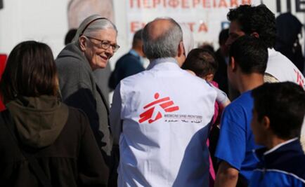 Vanessa Redgrave visita campamento de refugiados