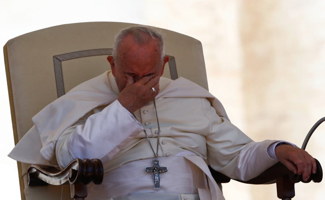 Pope Francis reacts in Saint Peter's square at the Vatican - Photo: Stefano Rellandini/REUTERS