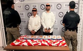 Detienen a dos sujetos con 10 kilos de fentanilo y 8 de heroína en carretera de Sonora; droga fue ocultada en compartimento de autobús