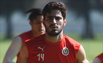 Antonio Briseño se unió a los cantos en el "Banderazo rojiblanco"