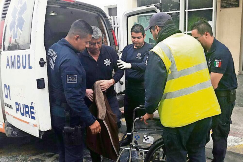 Alfredo Lucio Ríos, director de Seguridad Pública de Chilchota, fue liberado ayer. Normalistas dicen que fue a cambio de otros jóvenes (CARLOS ARRIETA. EL UNIVERSAL)