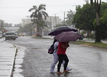 Piden tomar precauciones pese a que "Earl" se degradó a tormenta