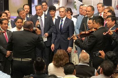 Video. Despiden a Mancera con mariachis en el Palacio del Ayuntamiento