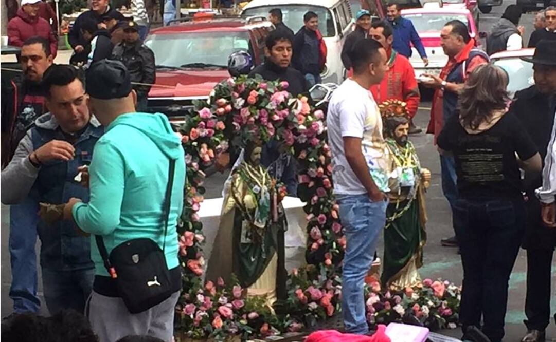 Cierran laterales de Reforma por presencia de feligreses