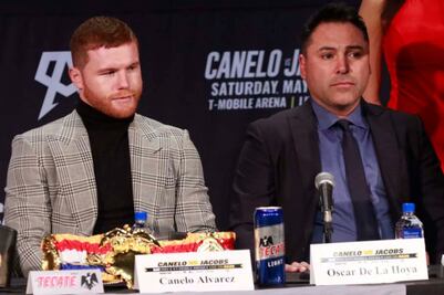 'Canelo' Álvarez califica a su promotor Óscar de la Hoya como desleal