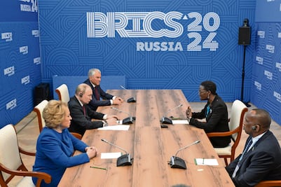 Putin recibe a líderes de BRICS en cumbre para contrarrestar la influencia de Occidente; se reunirá con jefe de la ONU