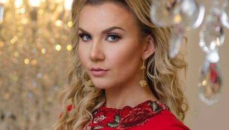 Michelle Vieth revive el look de "Mi pequeña traviesa"