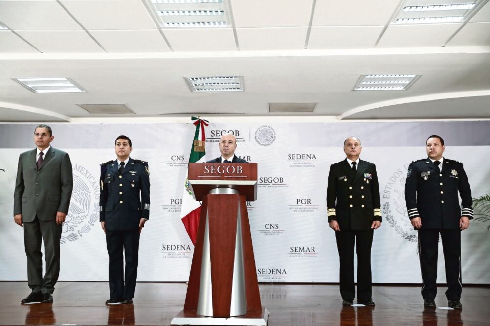 El comisionado Nacional de Seguridad, Renato Sales, informó de la detención de Orlando Xolalpa Sánchez, señalado por la agresión a una familia en la carretera México-Puebla; aseguró que su banda se dedica al robo de transportistas (ALEJANDRA LEYVA)