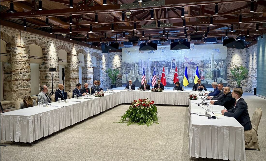 En Estambul, las delegaciones de Ucrania y Rusia tuvieron su primer encuentro directo desde 2022 para intentar encontrar una salida negociada a la guerra causada por la invasión de Rusia. Foto: EFE