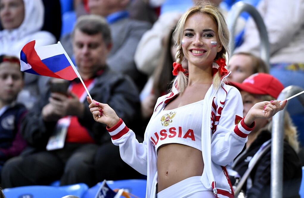 El apoyo de las bellezas rusas a su selección fue total en el encuentro contra Egipto. Foto: Xinhua