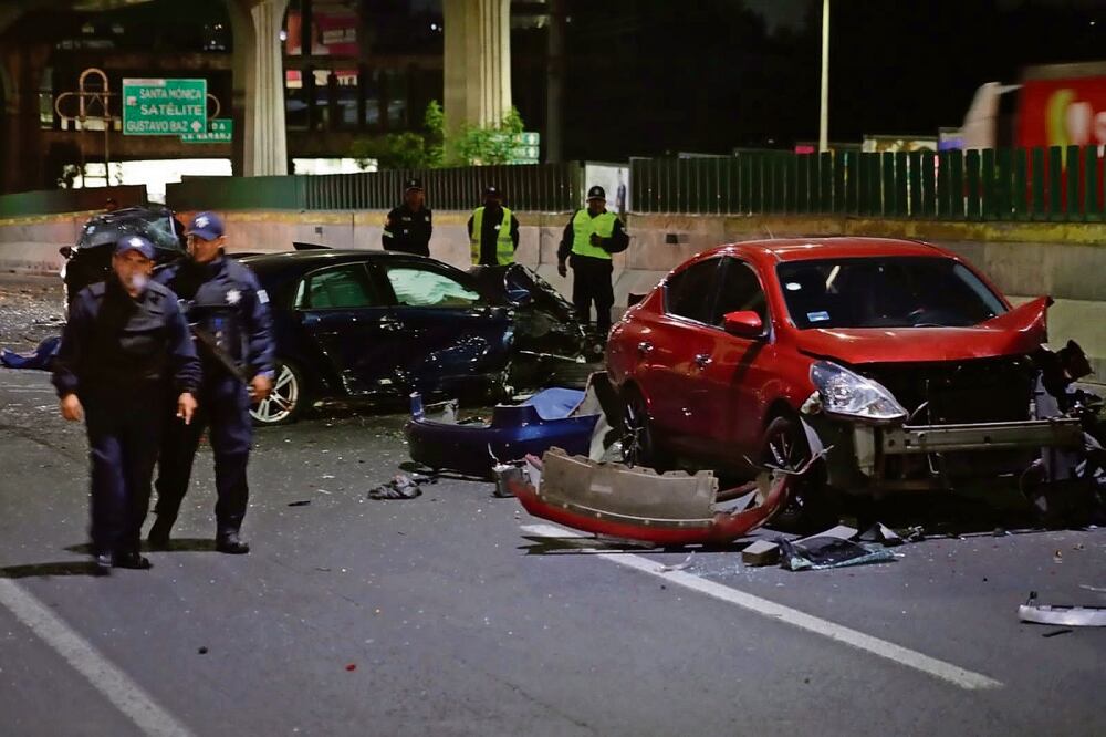Tras el accidente, policías municipales llegaron al sitio para dar parte a las autoridades correspondientes. Foto: Especial