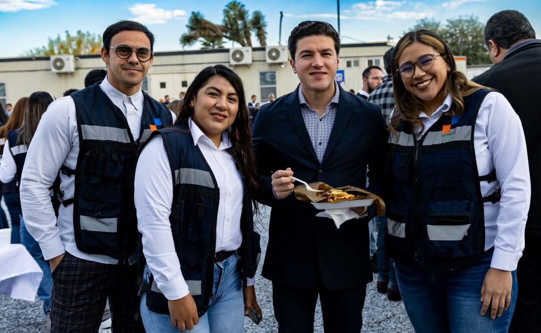 El mandatario estatal convivió con los trabajadores y realizó un recorrido de supervisión de trabajos en la Línea 6. Foto: @samuel_garcias