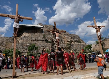 Cientos de yucatecos presencian viacrucis en Acanceh