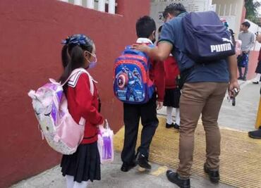 Sección 22 del SNTE acusa que Gobierno de Oaxaca solo entregará 2.5% de uniformes escolares; exigen a Mario Delgado cumplir acuerdos