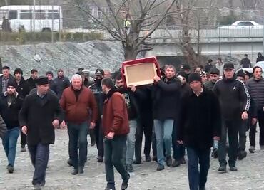 Avión que se estrelló en Azerbaiyán: lo que dicen Rusia y Ucrania tras denuncia de “interferencia externa”