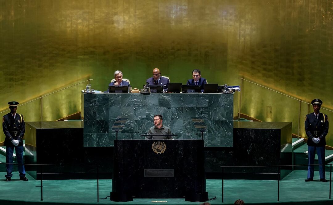 El Presidente de Ucrania, VolodImIr Zelensky, se dirige a los delegados durante el 78º período de sesiones de la Asamblea General de las Naciones Unidas en la Sede de las Naciones Unidas en Nueva York. Foto: EFE