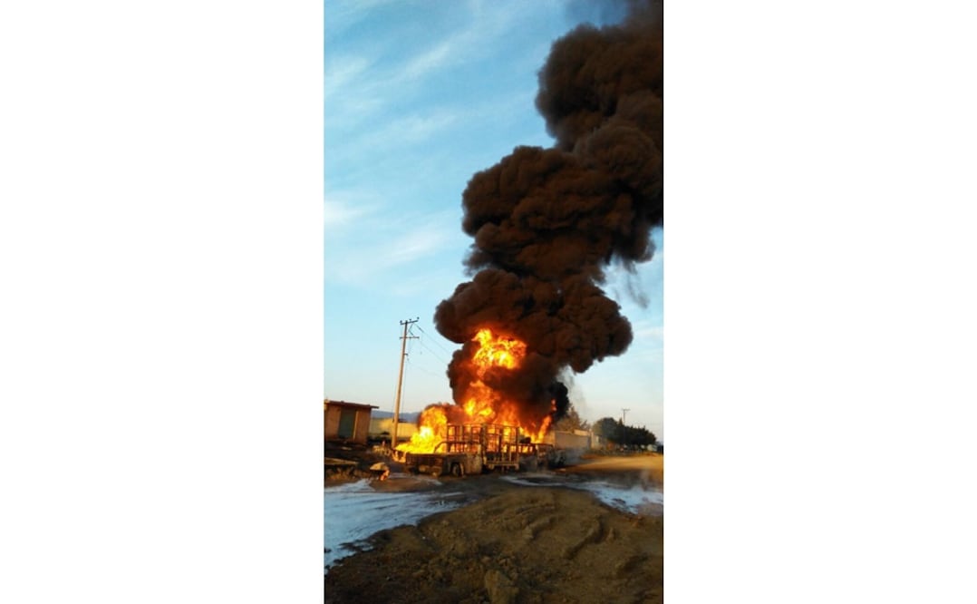 Explosión en ductos de Pemex. Foto: Especial 