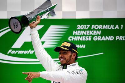 Hamilton gana por quinta vez el Gran Premio de China