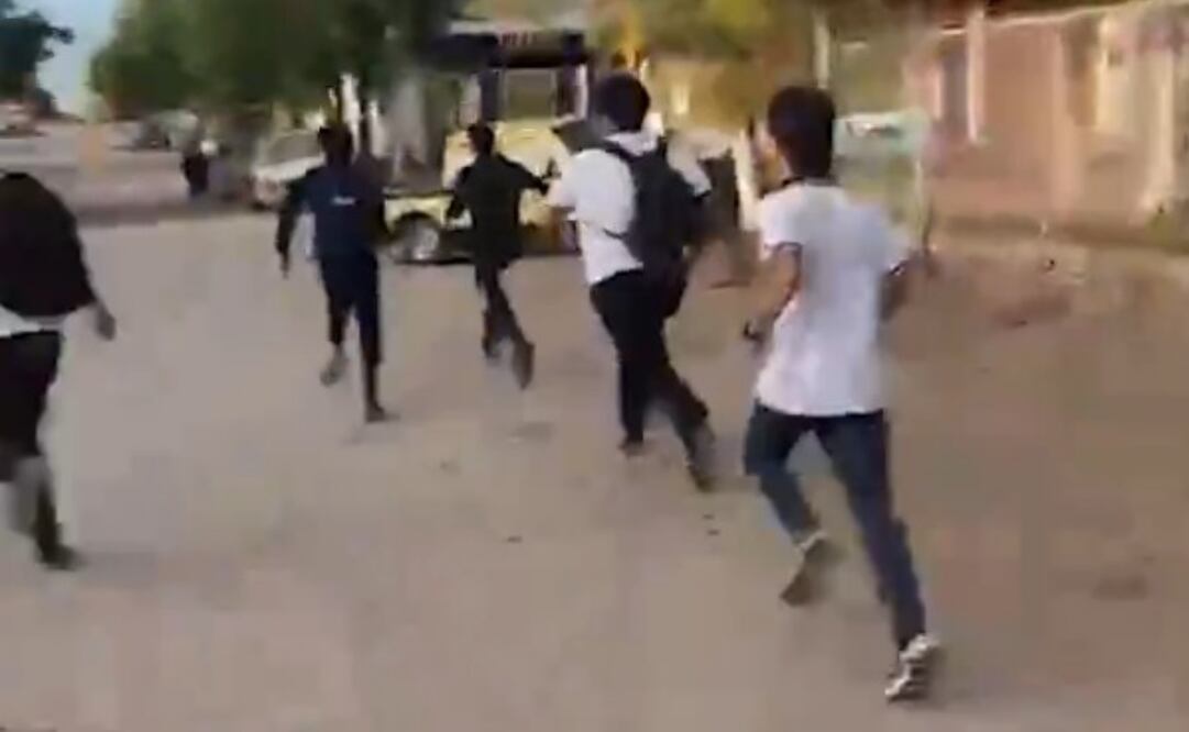 En redes sociales se ha viralizado el video de estudiantes alarmados de preparatoria corriendo de la balacera. (17/02/2025). Foto: Captura de pantalla