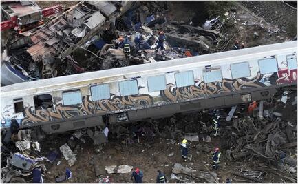 “Seguimos encontrando cuerpos”: Grecia, de luto por choque de trenes, van 36 muertos