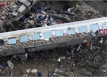 “Seguimos encontrando cuerpos”: Grecia, de luto por choque de trenes, van 36 muertos