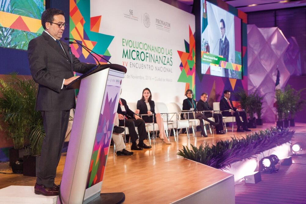 Luego de inaugurar el decimoquinto Encuentro Nacional de Microfinanzas, Ildefonso Guajardo recordó el interés del presidente chino, Xi Jinping, para impulsar el libre comercio pese a las decisiones del próximo gobierno de Estados Unidos (CRISTOPHER ROGEL)