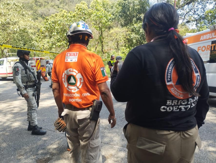 Accidente de autobús de Bomberos deja una persona muerta y seis heridos en Veracruz. (Foto: especial)