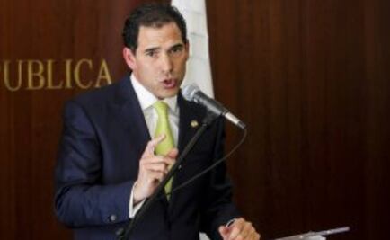 Escudero informa de reincorporación de Barrales al Senado