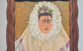 ¿Por qué autorretrato con medallón es una obra clave en la vida de Frida Kahlo?