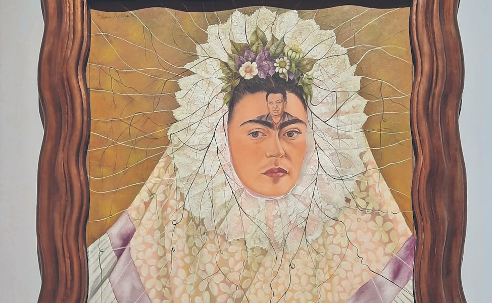 ¿Por qué autorretrato con medallón es una obra clave en la vida de Frida Kahlo?