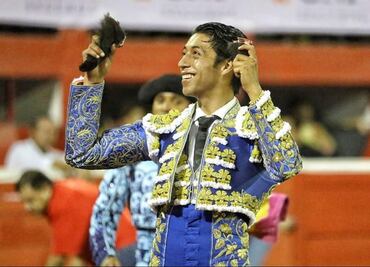 Sergio Flores a hombros en Monterrey