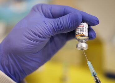 Vacuna antiCovid de Pfizer protege hasta 70% contra hospitalización por ómicron: estudio