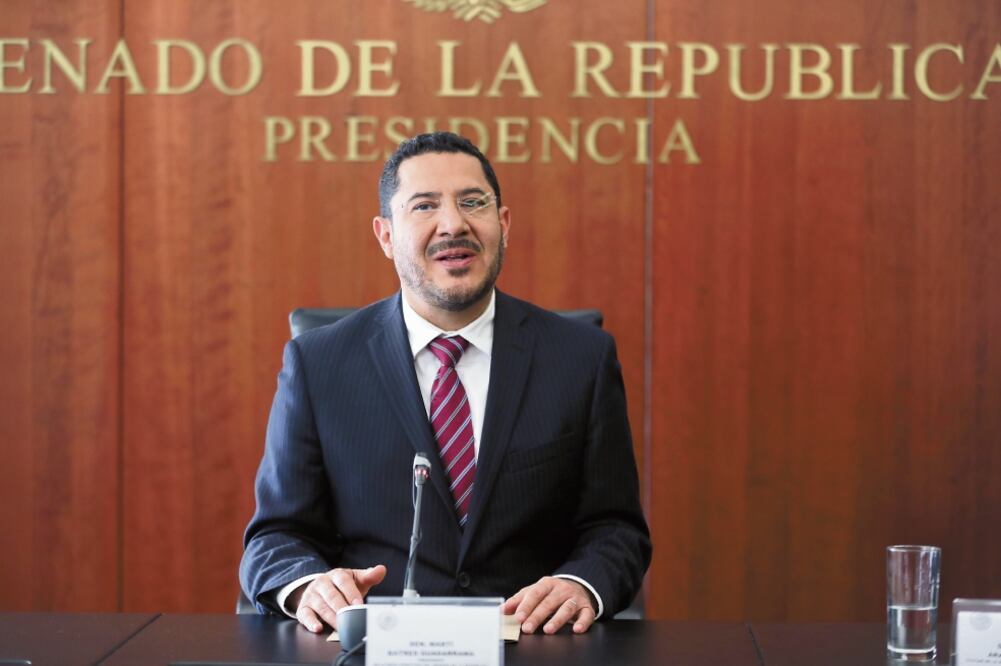 Martí Batres aseguró que la postura de la CNDH en torno al memorándum sobre la reforma educativa no hace que el recurso sea inconstitucional. Foto: ARCHIVO EL UNIVERSAL