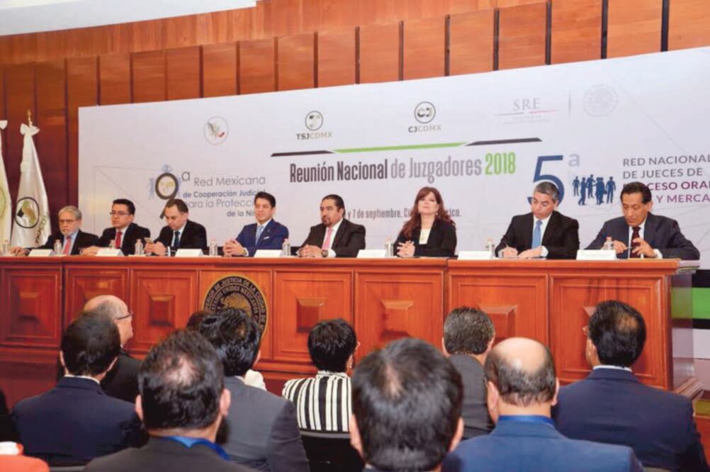 El presidente del TSJ, Álvaro Augusto Pérez (cuarto de der. a izq.), se pronunció porque las leyes cambien para evitar casos como el de Los Diablitos . (ESPECIAL)