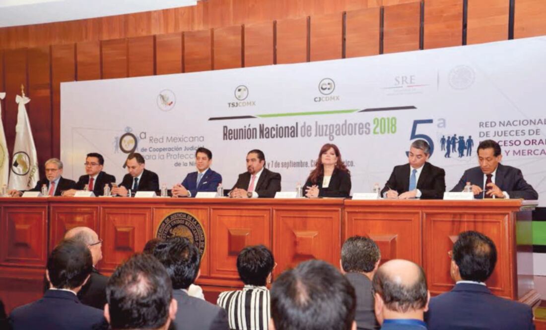 El presidente del TSJ, Álvaro Augusto Pérez (cuarto de der. a izq.), se pronunció porque las leyes cambien para evitar casos como el de Los Diablitos . (ESPECIAL)