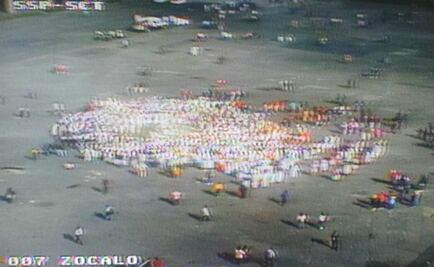 Arriba grupo de manifestantes al Zócalo