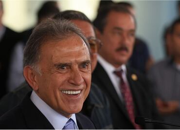 VIDEO Captan a Miguel Ángel Yunes en Italia; pasa el día en club de playa exclusivo