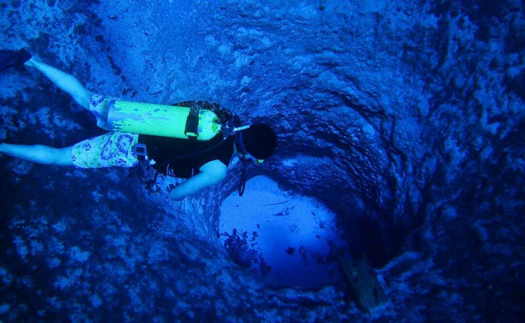 Bucea en las aguas cristalinas y cálidas de la Media Luna, una laguna en Rioverde, San Luis Potosí. (Foto: Cortesía Descubriendo el buceo)